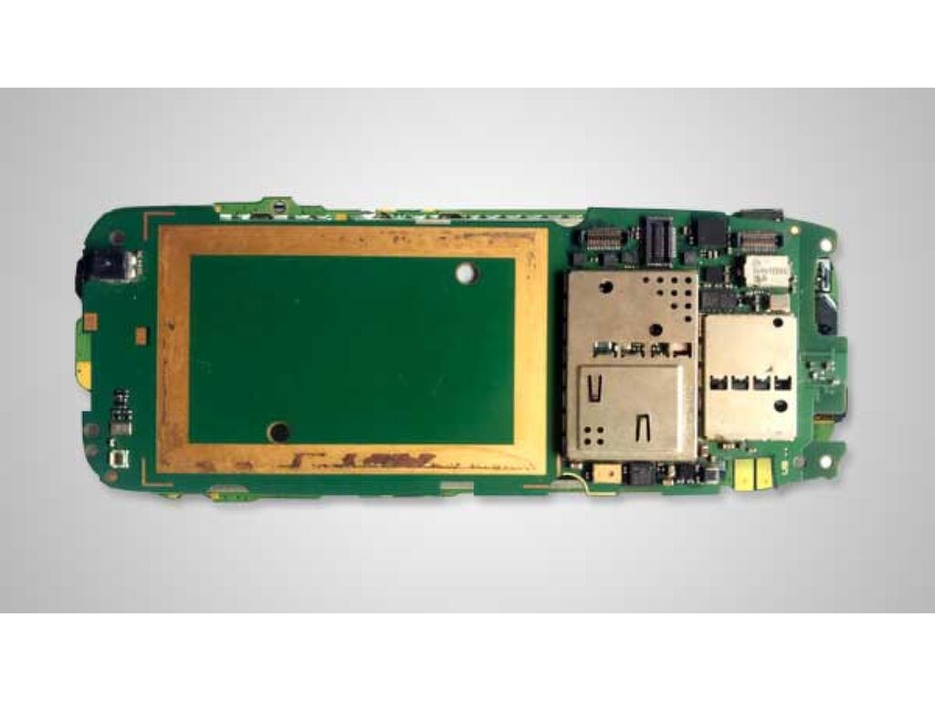 Плата внутри смартфона. Плата телефона. Samsung a315 плата материнская. Системная плата смартфона. Что внутри телефона.